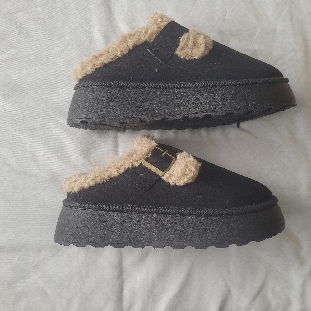 Black Fuzzy Buckle Slip-On Slipper Shoes